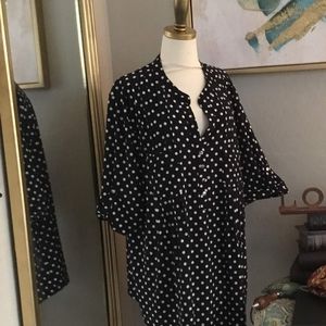 Black and white polka dot blo